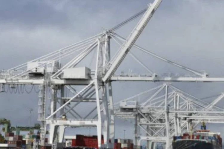 Porto de Long Beach, na Califórnia: Los Angeles e Long Beach movimentam, em média, 1 bilhão de dólares de carga por dia
 (©AFP/Arquivo / Joe Klamar)