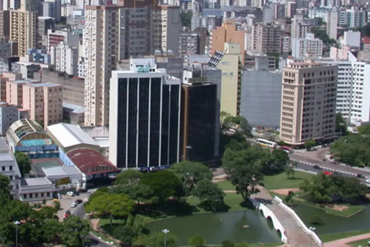 
	Porto Alegre: participantes do protesto apoiaram a greve dos rodovi&aacute;rios que paralisa os &ocirc;nibus da cidade h&aacute; 11 dias
 (Eurivan Barbosa/ Wikimedia Commons)