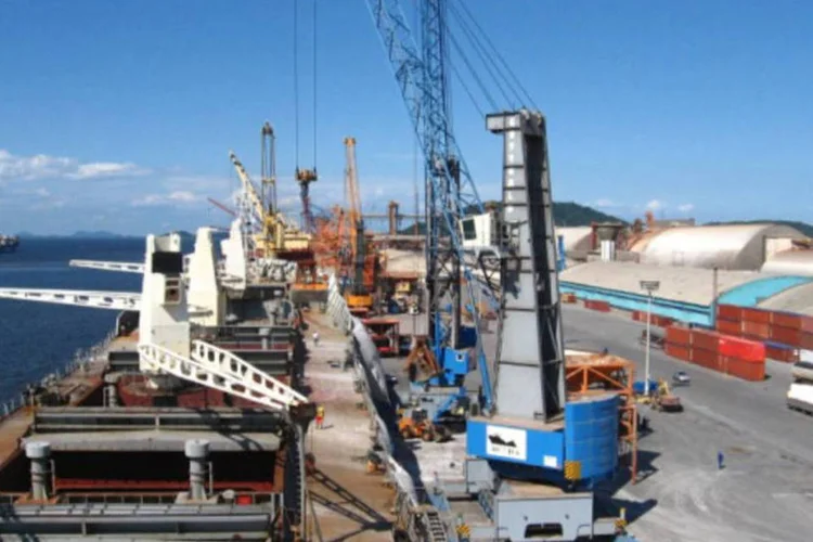 
	Porto de Paranagu&aacute;: obras de acesso ao Porto de Paranagu&aacute; somar&atilde;o R$ 2,4 milh&otilde;es para recuperar o concreto de dez vias de acesso
 (Wikimedia Commons)