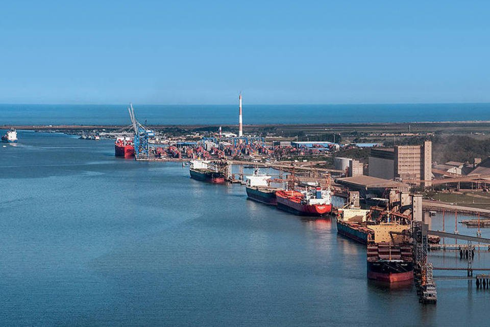 
	Porto de Rio Grande: os navios poderiam levar mais carga por viagem
 (Divulgação/Exame)