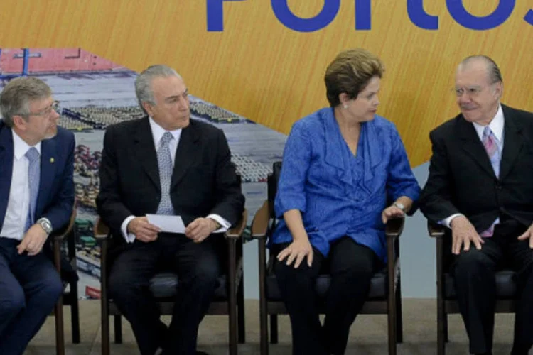 
	O governo federal anunciou nesta quinta-feira plano para investimento de 54,2 bilh&otilde;es de reais em portos no pa&iacute;s at&eacute; 2017
 (Wilson Dias/ABr)