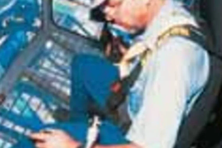Técnico trabalha no terminal de Vila Velha, em Vitória (ES): exportações em alta (--- [])