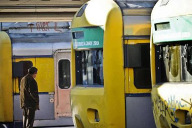O transporte ferroviário foi um dos afetados pela greve, cujo objetivo é protestar contra as medidas de austeridade impostas pelo governo em troca de uma ajuda financeira (Patricia de Melo Moreira/AFP)
