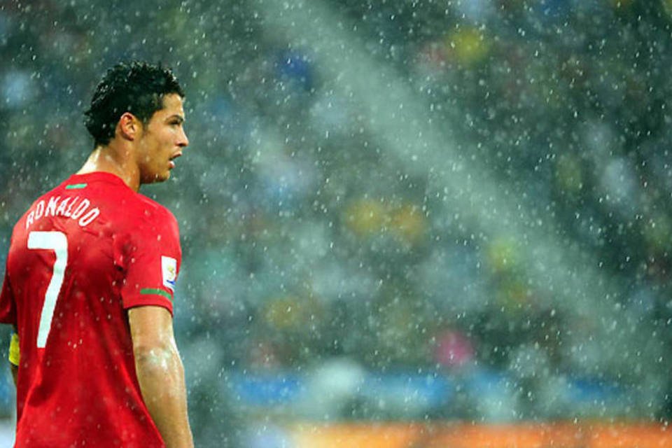 Cadeiras inspiradas em Cristiano Ronaldo são leiloadas