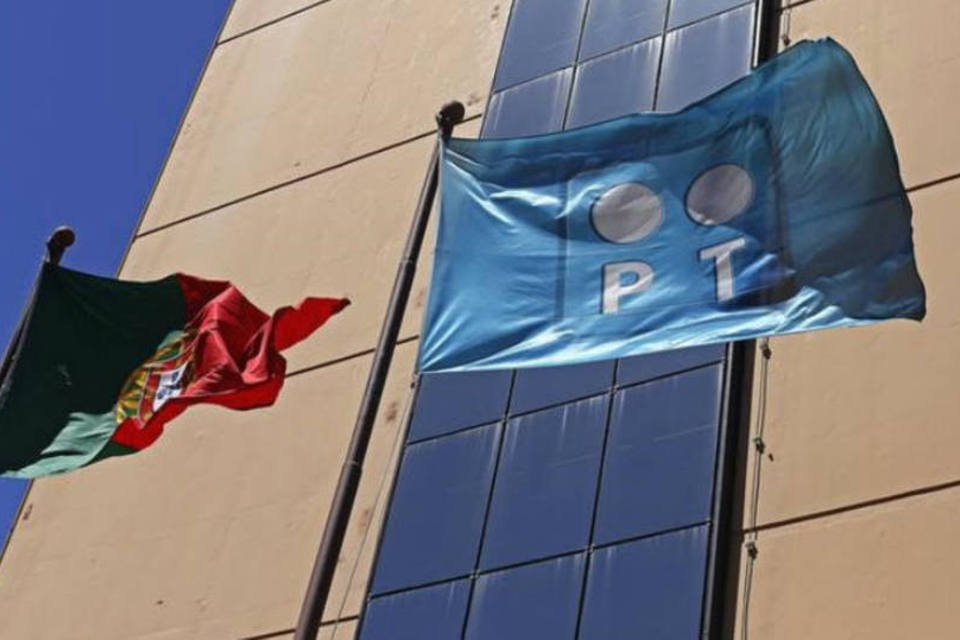
	Bandeiras de Portugal e da Portugal Telecom: o Ebitda da PT Portugal cresceu 12 por cento para 262 milh&otilde;es de euros
 (Hugo Correia/Reuters)