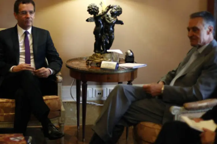 Líder da oposição e do Partido Socialista, José Antonio Seguro se encontra com o presidente de Portugal, Anibal Cavaco Silva, no palácio presidencial (Rafael Marchante/Reuters)