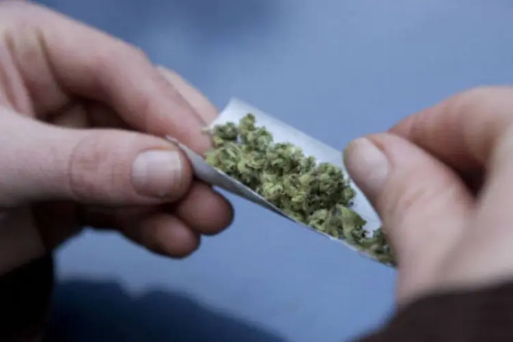 Maconha: pessoas flagradas fumando maconha enfrentam multas de até 3.750 euros a penas de até um ano de prisão (Gilles Mingasson/Getty Images)
