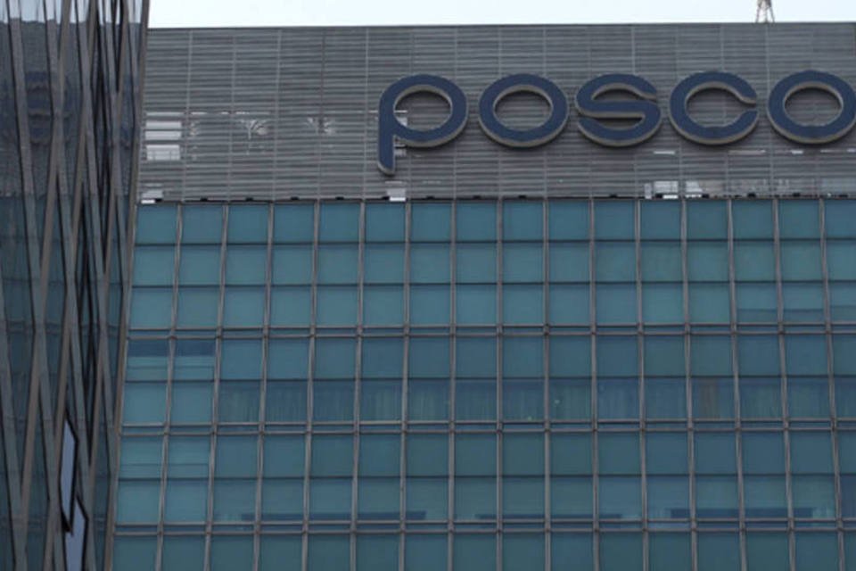 Posco prevê preços mais baixos de aço e planeja corte