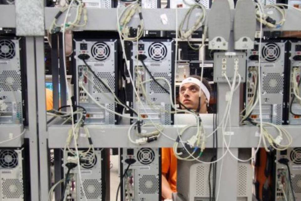 Ações Hoje: Minha Casa, Meu Positivo Informática