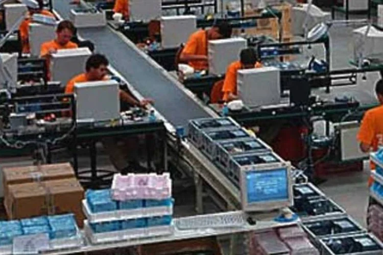 Linha de produção da Positivo: a boataria já indicou Dell, HP e Lenovo como possíveis interessadas na brasileira