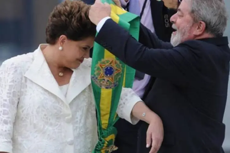 Depois de receber a faixa de Lula e discursar, Dilma foi cumprimentada por autoridades internacionais no Palácio do Planalto (Fabio Rodrigues/Agência Brasil)