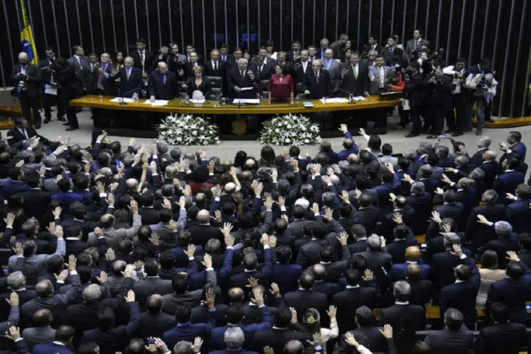 
	Posse dos deputados: O governo da presidenta Dilma Rousseff continua tendo a maioria dos partidos e dos parlamentares em sua base aliada
 (Agência Brasil)