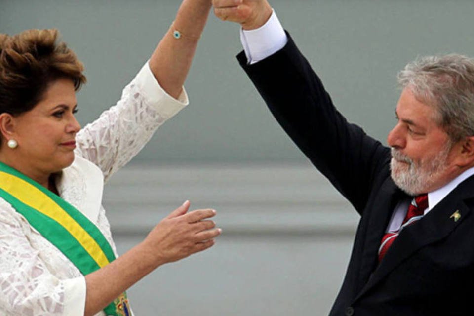 Dilma completa primeiro ano de governo com aprovação superior a de Lula