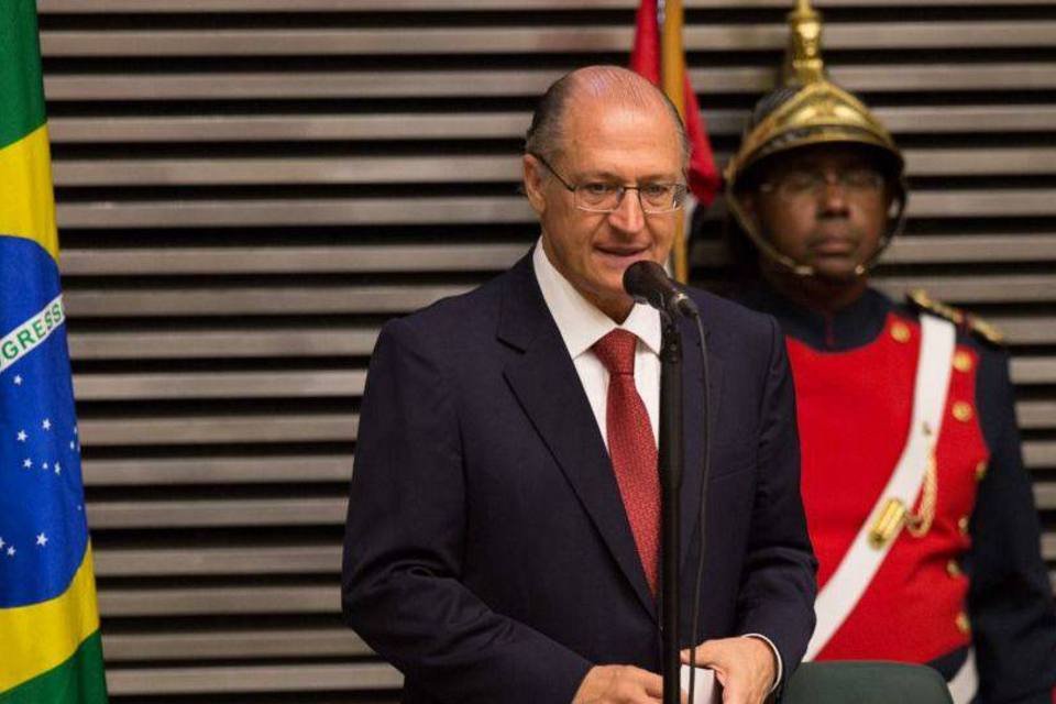 Alckmin reprova críticas da PM a black blocs em rede social