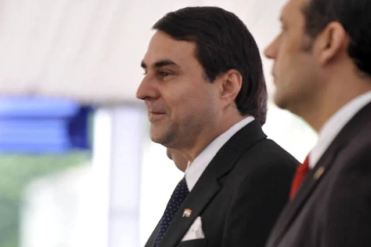 O novo presidente do Paraguai, Federico Franco, na posse de sua equipe ministerial: o governo espanhol acusou o impeachment de não oferecer garantias processuais (Marcello Casal Jr./ABr)