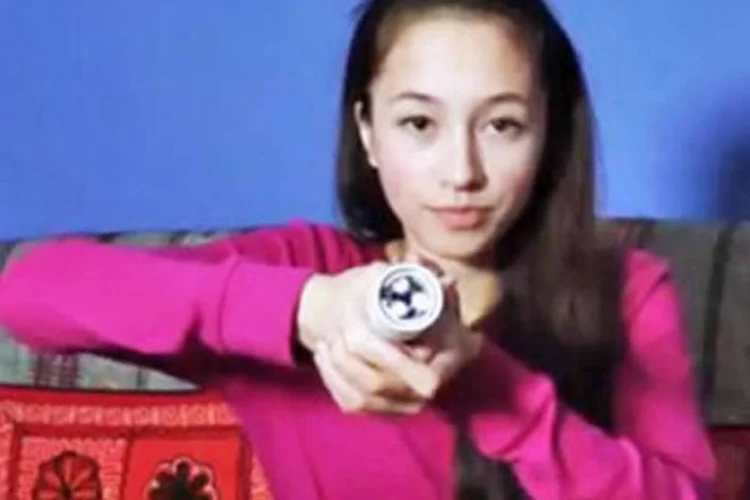 Ann construiu a Hollow Flashlight com pastilhas termelétricas, que são capazes de produzir eletricidade quando aquecidas de um lado e resfriadas do outro (Reprodução)