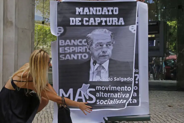 Pôster de ex-CEO do Banco Espírito Santo, Ricardo Salgado: "Lutarei por honra e dignidade, a minha e a da minha família" (Hugo Correia/Reuters)