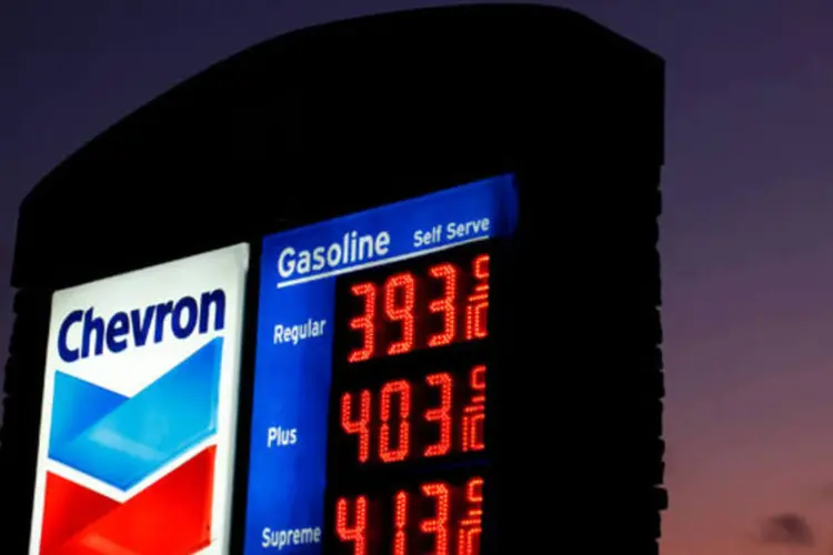 Posto de combustíveis da Chevron (REUTERS/Mike Blake/Files)