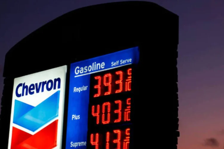 
	Chevron: empresa informou que suspendeu por tempo indeterminado planos de perfura&ccedil;&atilde;o na busca por petr&oacute;leo nas &aacute;guas &aacute;rticas
 (REUTERS/Mike Blake/Files)