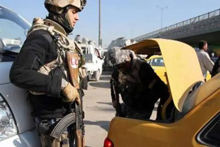 Posto de controle em Bagdá: mais de 6,6 mil pessoas morreram desde o começo do ano, segundo um balanço feito pela AFP  (AFP)