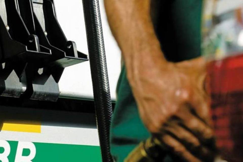 Consumo de gasolina começa forte em 2011, diz Petrobras