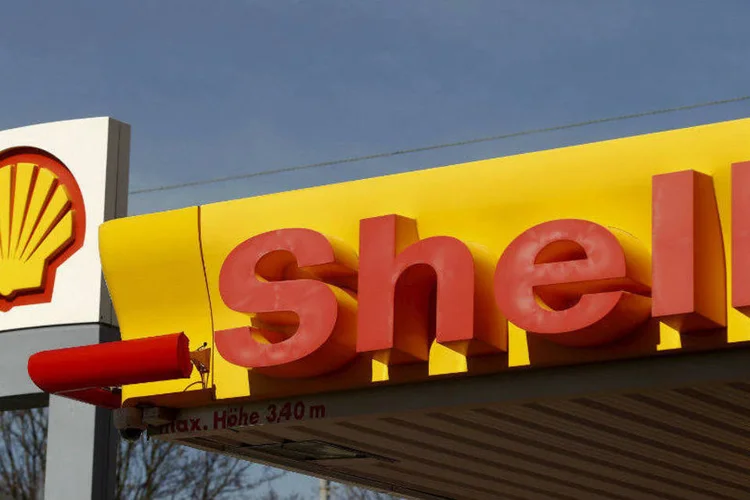 
	Posto da Shell: a Shell tamb&eacute;m reduziu os investimentos previstos para o pr&oacute;ximo ano
 (Arnd Wiegmann/Reuters)