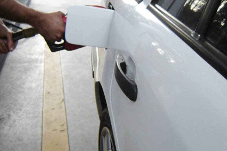 Governo prepara reajuste da gasolina