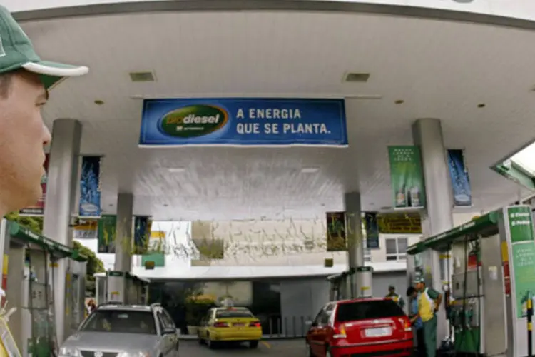 
	Posto da Petrobras: mecanismo contempla cerca de 70% do total das d&iacute;vidas l&iacute;quidas expostas ao c&acirc;mbio, protegendo cerca de 20% das exporta&ccedil;&otilde;es por um per&iacute;odo de 7 anos
 (Divulgação/Petrobras)