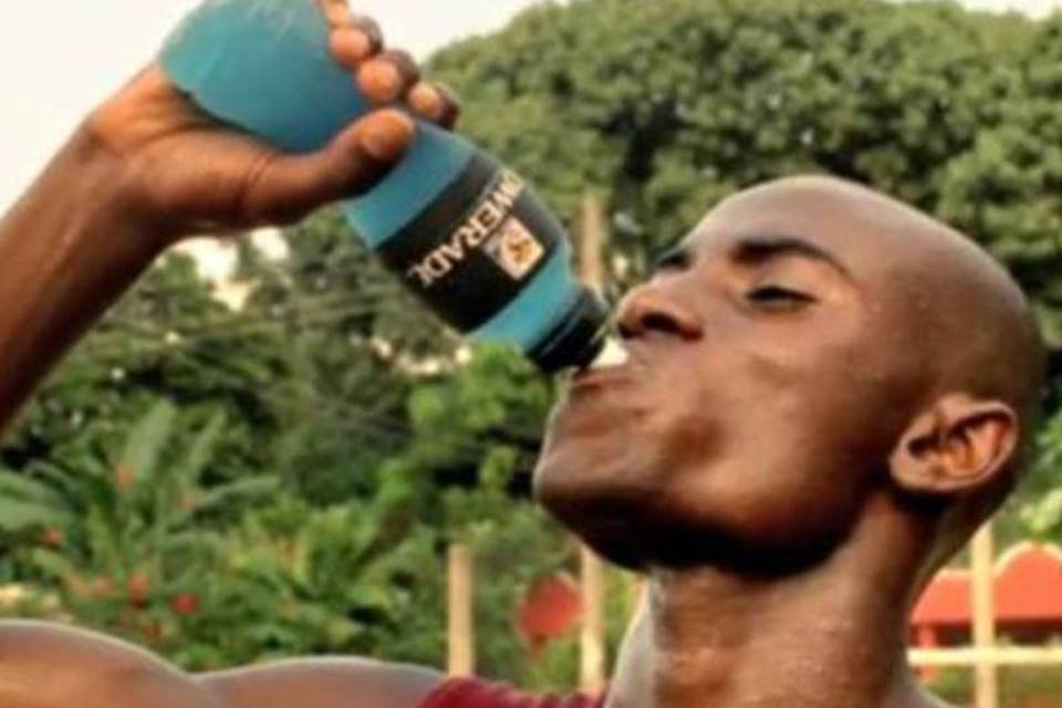 Presente em outros 70 países, o Powerade será a bebida para a hidratação dos atletas durante a Copa da África do Sul (.)