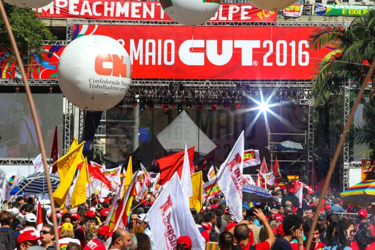 Ato contra o impeachment no Anhangabaú reúne milhares de pessoas, segundo os organizadores (Paulo Pinto/Agência PT)
