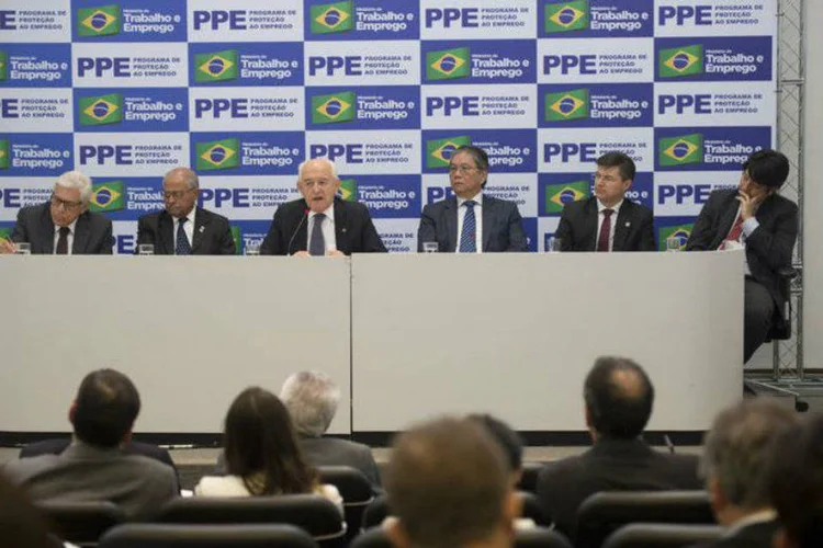 
	Regulamenta&ccedil;&atilde;o do Programa de Prote&ccedil;&atilde;o ao Emprego
 (Marcelo Camargo/Agência Brasil)