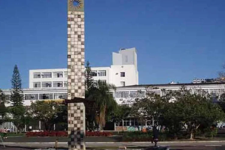 "Processo revela prepotência e autoritarismo", diz manifesto dos professores da universidade (Wikimedia Commons/Wikimedia Commons)