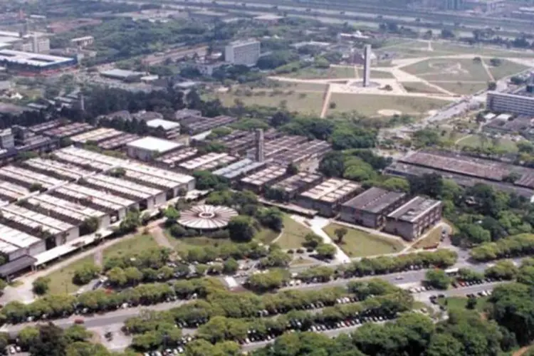 
	Vista &aacute;era da USP: categoria reivindica aumento salarial de 9,7%
 (Hector.carvalho via Wikimedia Commons)