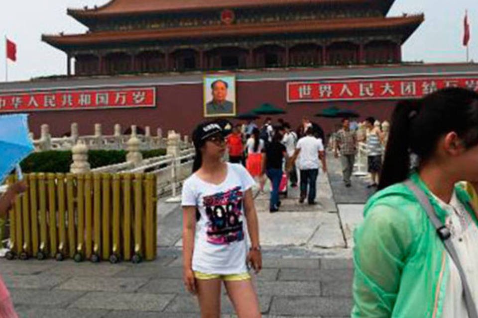China condena três por atentado na Praça da Paz Celestial