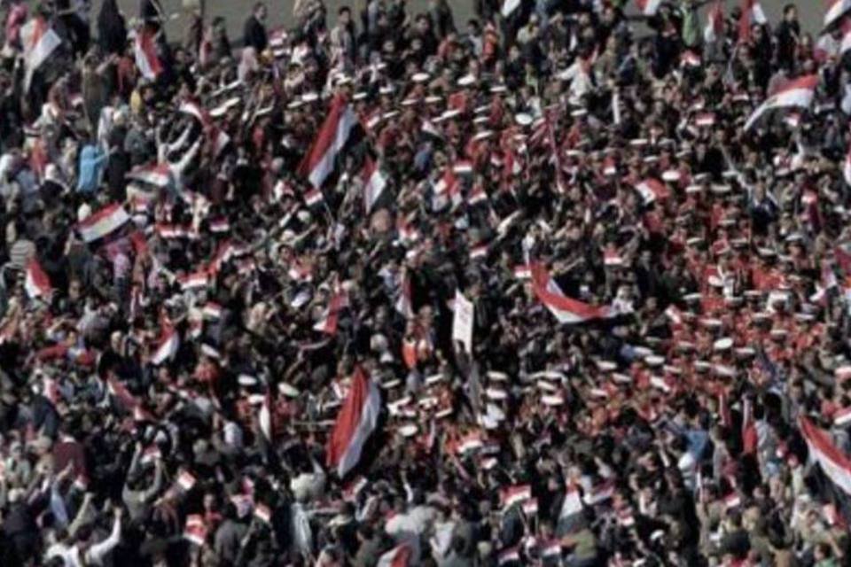 Egípcios lotam praça Tahrir para comemorar uma semana sem Mubarak