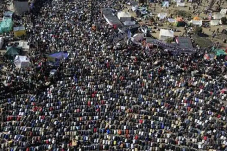 Uma multidão se reuniu na Praça Tahrir nesta sexta (Mahmud Hams/AFP)