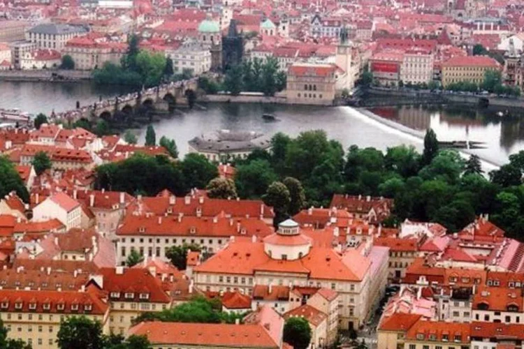 A ponte de ferro, datada do ano de 1901 não era mais utilizada e estava no trajeto entre Loket e Horni Slavkov, localizado a 150 quilômetros ao oeste de Praga (Wikimedia)