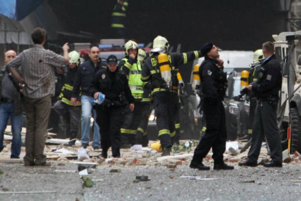 Forte explosão fere dezenas de pessoas em Praga