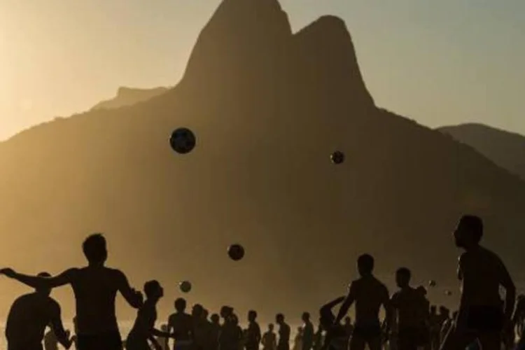 
	Praia de Ipanema: a Airbnb garante ter dispon&iacute;vel 20 mil quartos, casas, resid&ecirc;ncias e unidades habitacionais para disponibilizar ao Comit&ecirc; Organizador
 (Yasuyoshi Chiba/AFP)