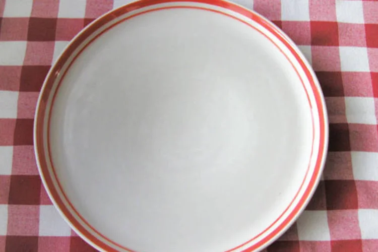 
	Prato vazio: organiza&ccedil;&atilde;o prop&ocirc;s uma parceria aos restaurantes e clientes para acabar com todo esse desperd&iacute;cio de comida e combater a fome infantil no mundo
 (Naama y.m. / Stock Xchng)