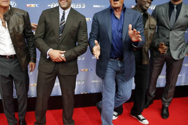 Parte do elenco de "Mercenários 3" durante a pré-estreia do filme na Alemanha, em Colônia (Wolfgang Rattay/Reuters)