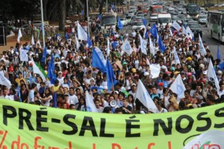 Estudantes fazem manifestação pela distribuição dos recursos do pré-sal (.)