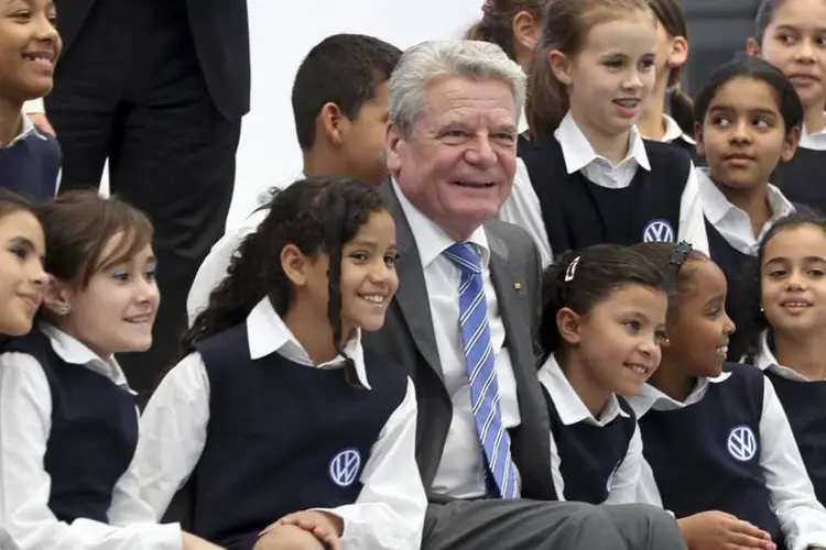 O presidente da Alemanha, Joachim Gauck, em visita ao Brasil: a estudante de intercâmbio do Programa Ciência sem Fronteiras, Talita Bezerra, disse que o ano da Alemanha no Brasil é importante para que os dois países possam trocar experiências. (REUTERS/Paulo Whitaker)