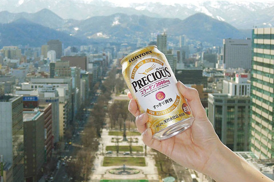 Nova cerveja japonesa promete manter a pele jovem