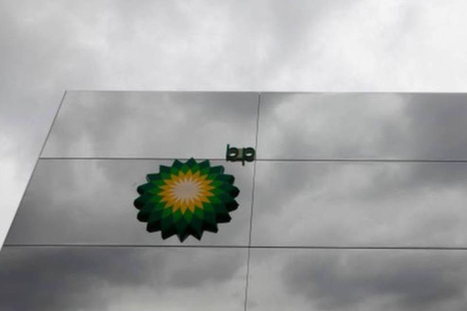 
	Pr&eacute;dio da BP no Reino Unido: empresa anunciou que ir&aacute; cortar os gastos de capital em 13 por cento para 20 bilh&otilde;es de d&oacute;lares em 2015
 (Andrew Winning/Reuters)