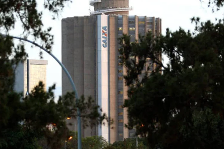 
	Sede da Caixa Econ&ocirc;mica Federal, em Bras&iacute;lia: lucro l&iacute;quido do banco alcan&ccedil;ou R$ 1,9 bilh&atilde;o, alta de 1% sobre o trimestre anterior e de 1,7% em rela&ccedil;&atilde;o ao mesmo trimestre do ano passado
 (Gregg Newton/Bloomberg)