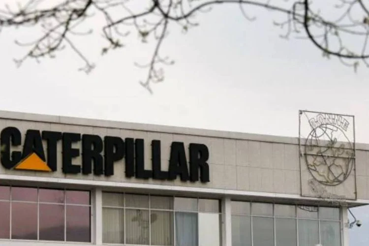 
	Caterpillar: a empresa anunciou que vai cortar mais de um em cada tr&ecirc;s vagas na sua f&aacute;brica sediada na B&eacute;lgica devido aos custos trabalhistas elevados
 (Robert Pratta/Reuters)