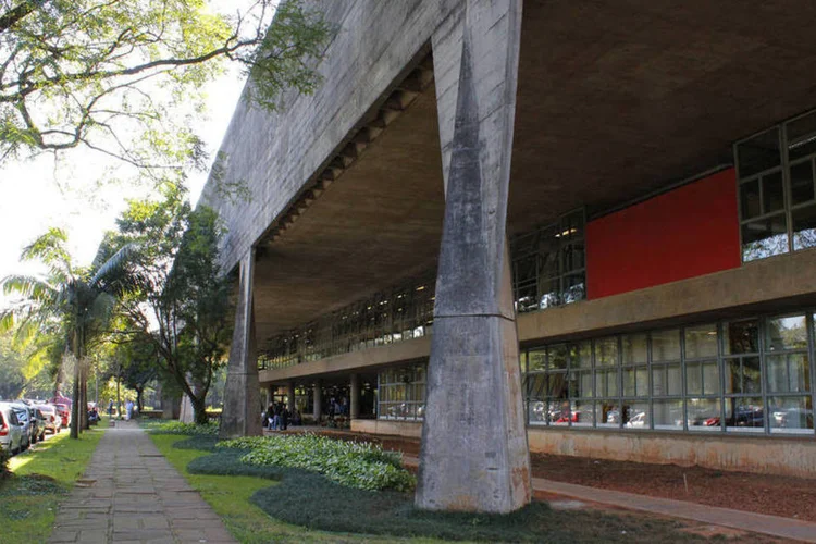 
	USP: em greve desde 12 de maio, trabalhadores reivindicam aumento salarial de 12,34%, que considera a infla&ccedil;&atilde;o e a reposi&ccedil;&atilde;o de perdas anteriores
 (Marcos Santos/USP Imagens)