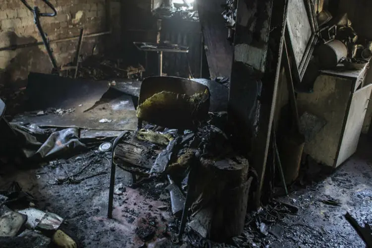
	Pr&eacute;dio destru&iacute;do em Donetsk: mais de 3 mil pessoas morreram desde abril, diz a ONU
 (Marko Djurica/Reuters)