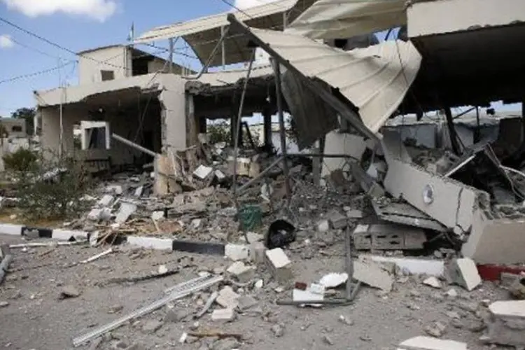 Prédio do Hamas atingido por ataque aéreo israelense: 231 palestinos já morreram (Thomas Coex/AFP)